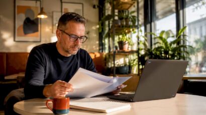 Fachmann entwickelt innovative SEO-Konzepte für den Einsatz von Large Language Models.