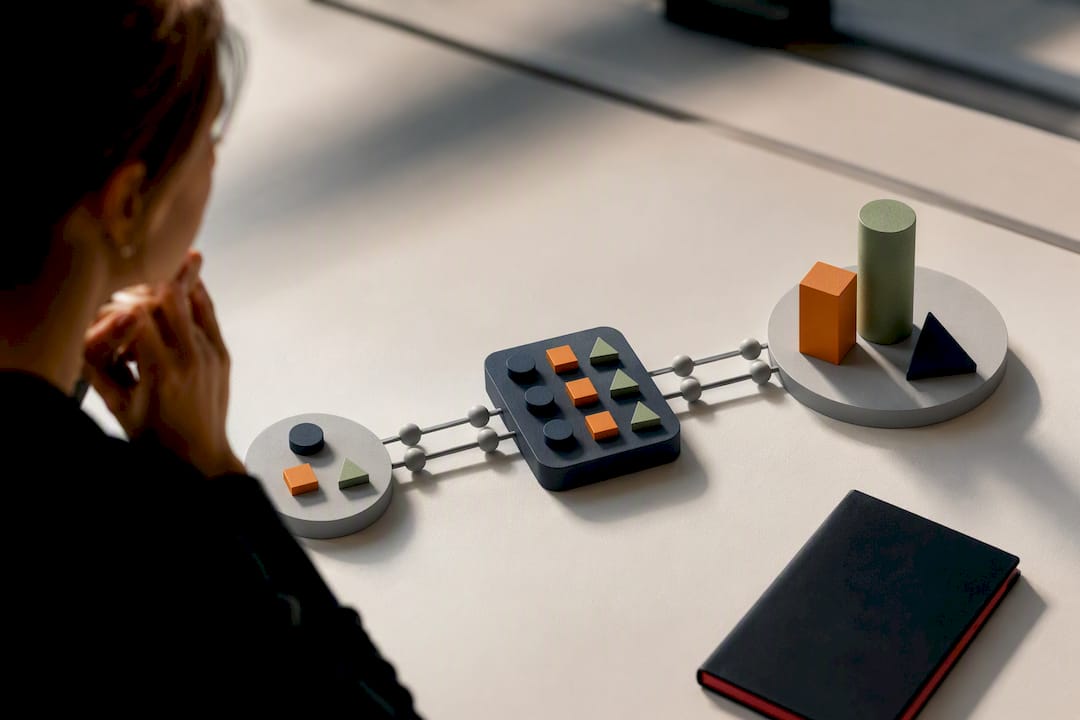 Isometrische Darstellung von CRM-KPIs und ROI