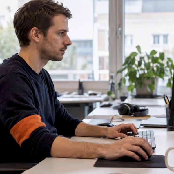 Entwickler startet einen Belastungstest der API